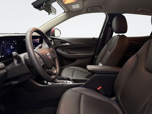 Used 2025 Buick Encore GX Sport Touring w/ Comfort Package image 9