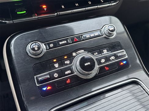 Certified 2022 Lincoln Nautilus FWD w/ Premium Package image 17