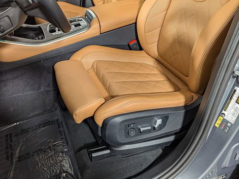 Used 2025 BMW X5 xDrive50e w/ Premium Package image 19