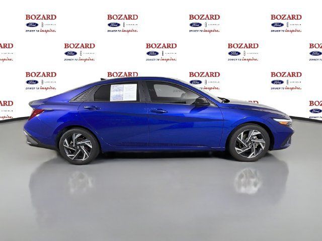 Used 2025 Hyundai Elantra Sport FWD image 9