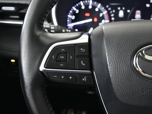 Used 2020 Toyota Highlander XLE image 37