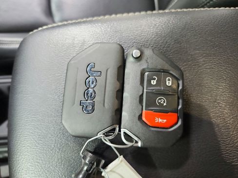 Used 2021 Jeep Wrangler Unlimited Sahara AWD/4WD image 32