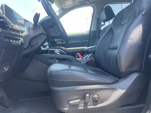 Used 2023 Kia Telluride EX w/ EX Captain's Chair Package FWD image 15