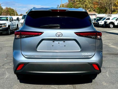 Used 2021 Toyota Highlander XLE image 6