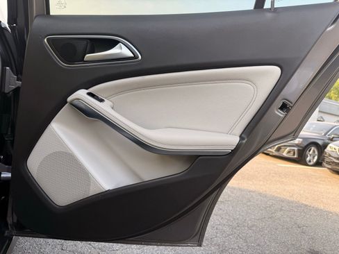 Used 2015 Mercedes-Benz GLA 250 4MATIC image 28