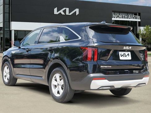 Certified 2024 Kia Sorento LX FWD image 4