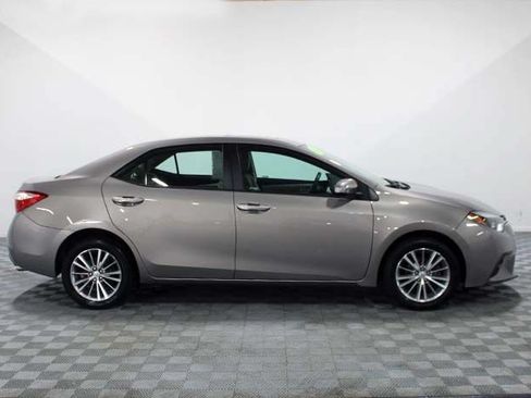 Used 2015 Toyota Corolla LE FWD image 7