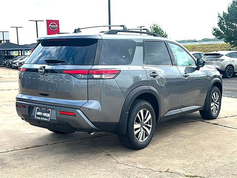 New 2026 Nissan Pathfinder SL FWD image 8
