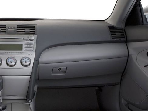 Used 2010 Toyota Camry LE image 18