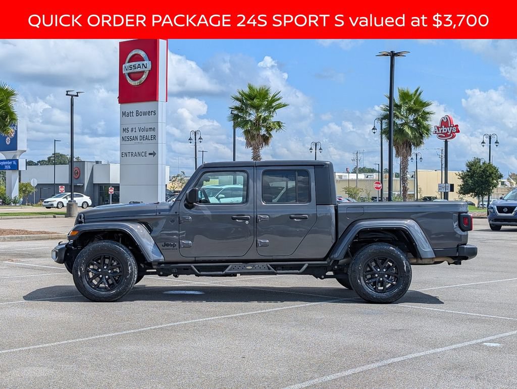 Used 2023 Jeep Gladiator Sport AWD/4WD image 2