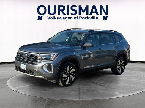 Used 2025 Volkswagen Atlas SE AWD/4WD image 2