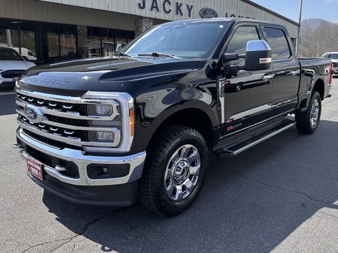 Used 2023 Ford F250 Lariat w/ Chrome Package AWD/4WD image 2
