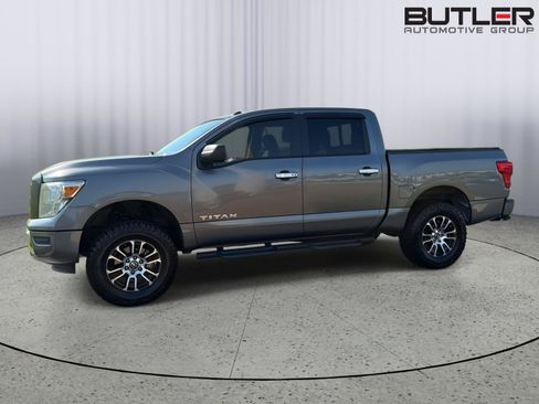 Used 2021 Nissan Titan SV w/ SV Convenience Package AWD/4WD image 3