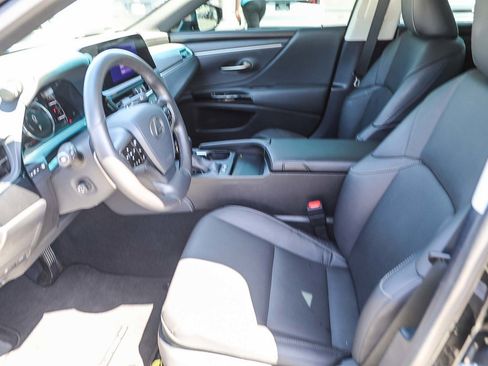 Used 2025 Lexus ES 300h w/ Premium Package FWD image 17