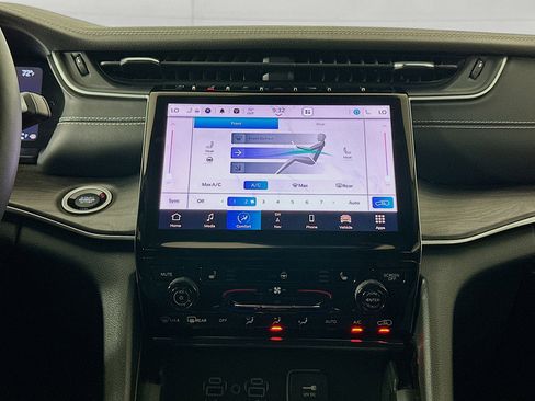 Used 2023 Jeep Grand Cherokee L Limited image 24