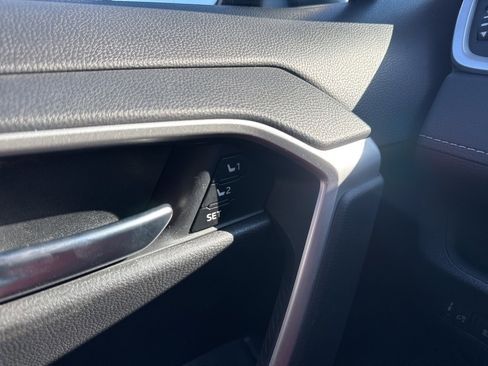 Used 2022 Toyota RAV4 XLE Premium image 7