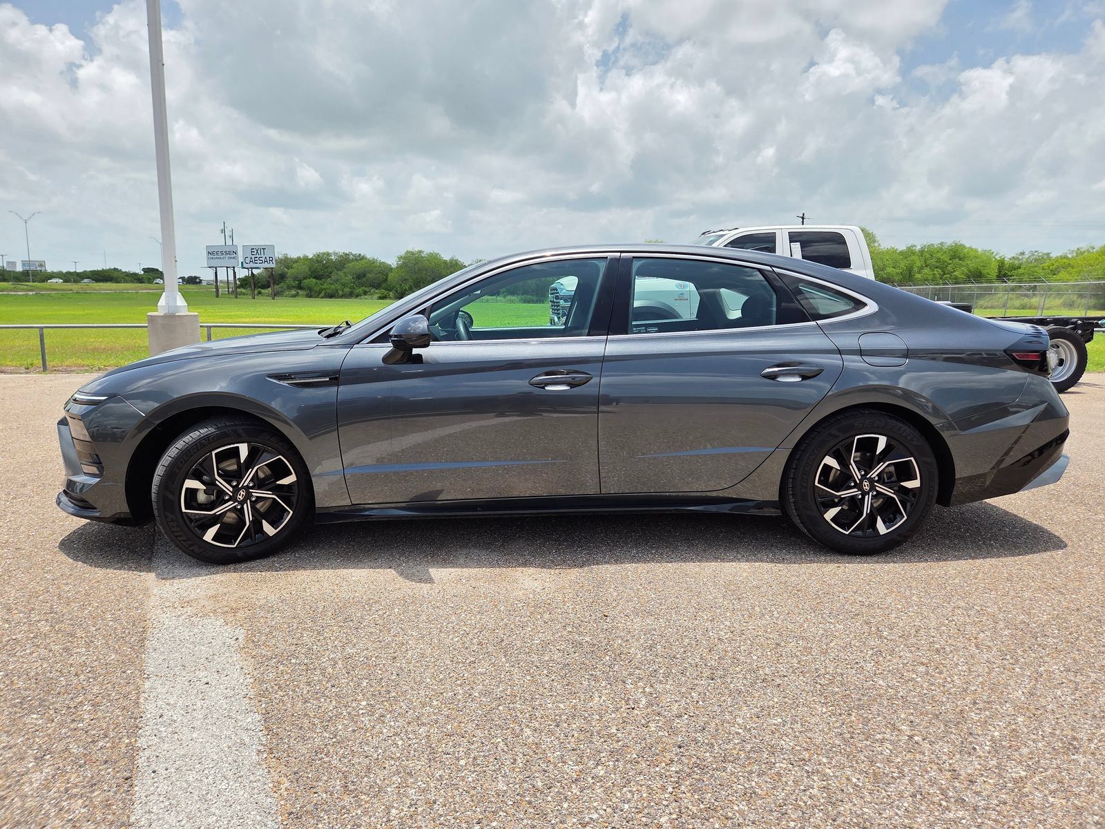 Used 2024 Hyundai Sonata SEL FWD image 4