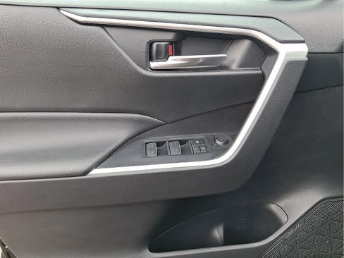 Used 2024 Toyota RAV4 XLE w/ Convenience Package FWD image 22