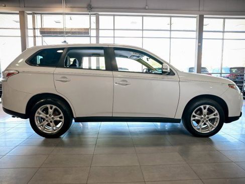 Used 2014 Mitsubishi Outlander SE AWD/4WD image 4