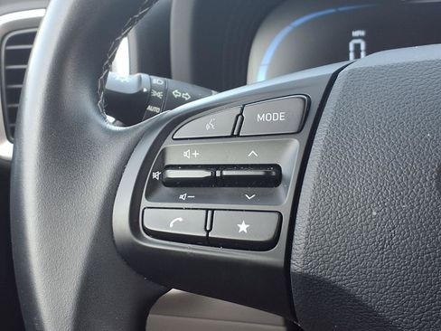 Used 2025 Hyundai Venue SEL FWD image 15