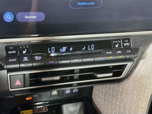Used 2025 Toyota Camry XLE FWD image 17