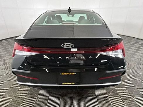 Certified 2025 Hyundai Elantra SEL FWD image 4