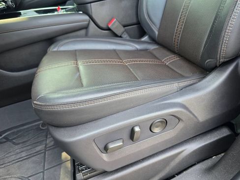 Used 2026 Chevrolet Tahoe High Country AWD/4WD image 12