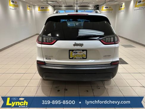Used 2019 Jeep Cherokee Latitude w/ Cold Weather Group image 17