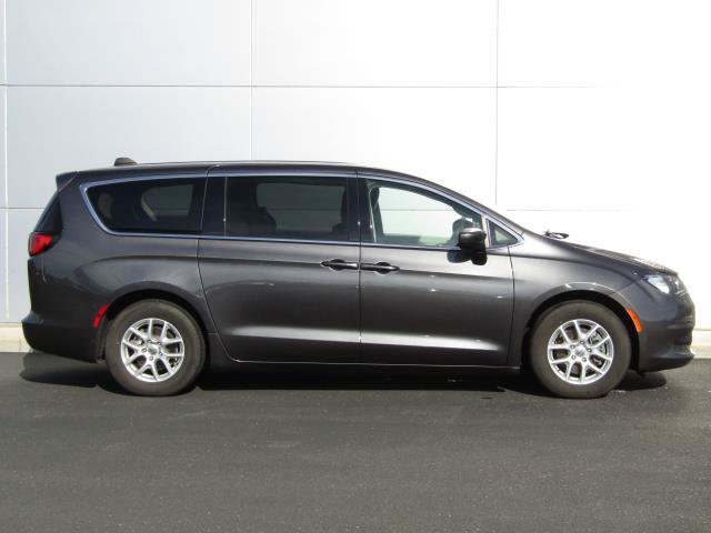 Used 2023 Chrysler Voyager LX FWD image 4