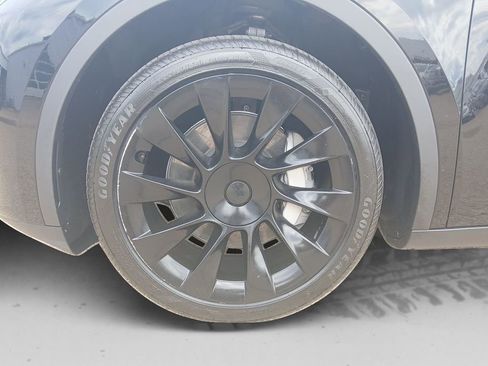 Used 2023 Tesla Model Y Long Range image 25