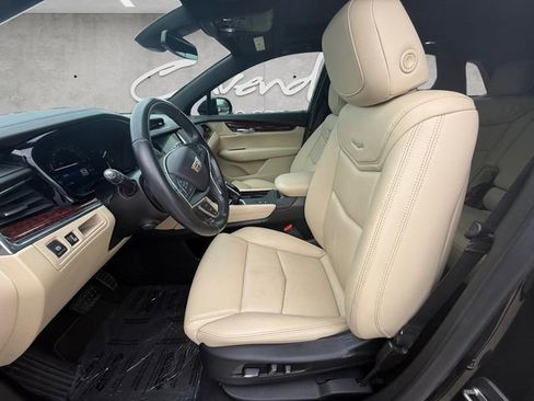 Used 2019 Cadillac XT5 Premium Luxury w/ Driver Assist Package FWD image 19