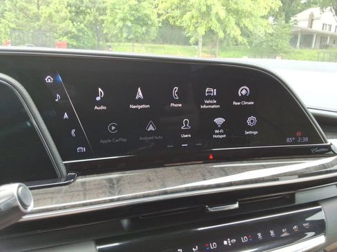 Certified 2021 Cadillac Escalade Premium Luxury AWD/4WD image 35