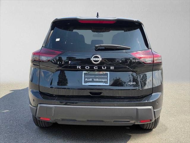 Used 2025 Nissan Rogue SV AWD/4WD image 4