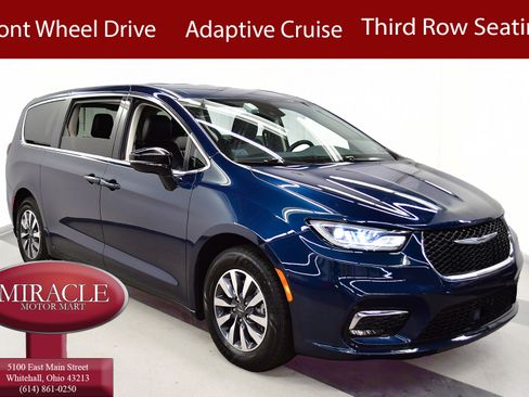 Used 2024 Chrysler Pacifica Limited FWD image 1