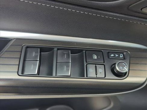 Certified 2024 Toyota Venza XLE AWD/4WD image 11