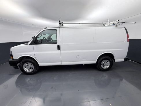 Used 2018 Chevrolet Express 3500 RWD image 5