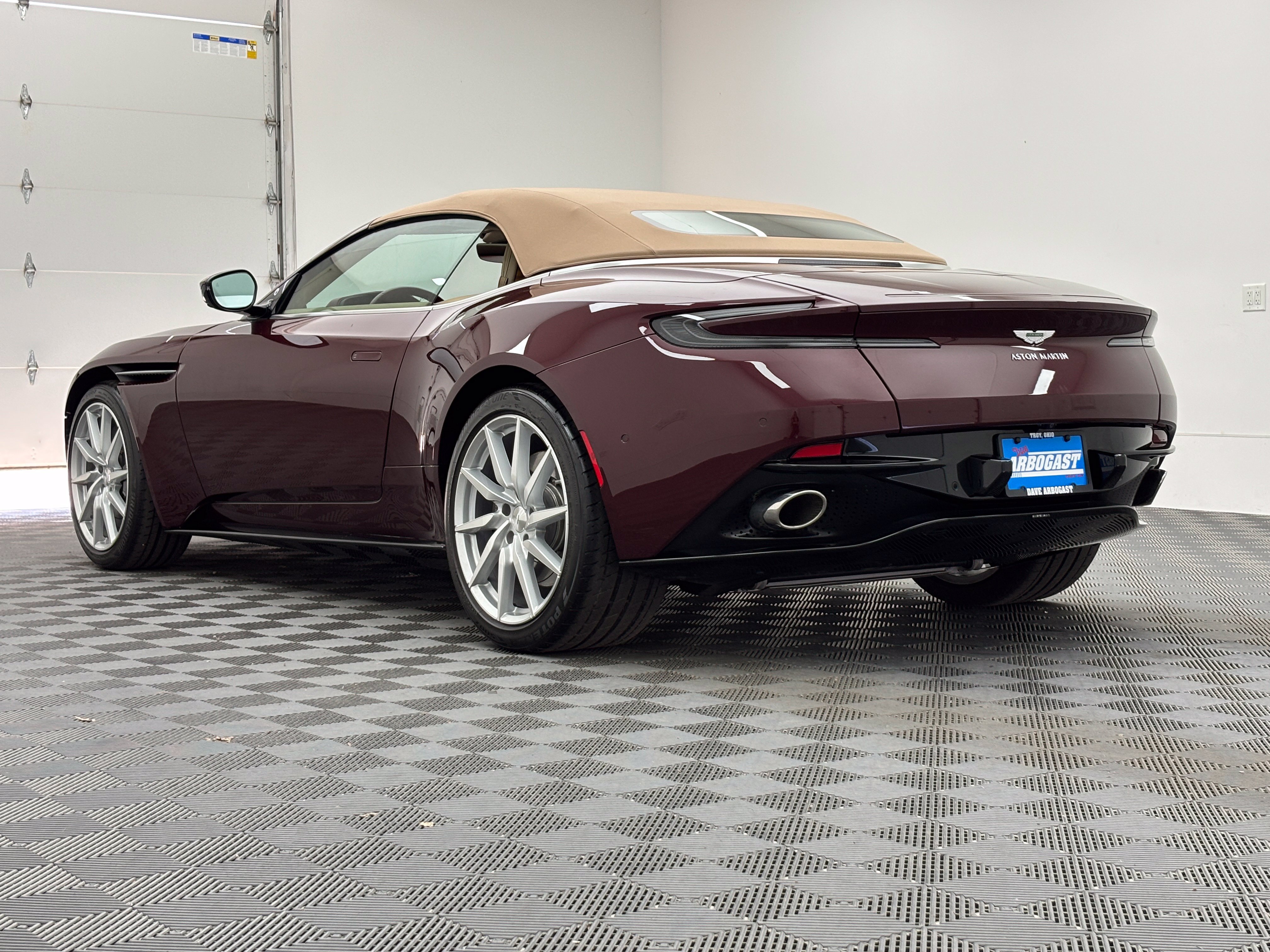 Used 2019 Aston Martin DB11 Volante RWD image 11