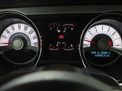 Used 2011 Ford Mustang Premium w/ 201A Rapid Spec Order Code RWD image 16