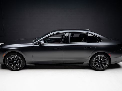 Used 2023 BMW i7 xDrive60 image 15
