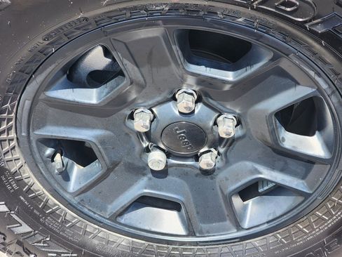 Used 2022 Jeep Gladiator Mojave w/ Cold Weather Group image 17