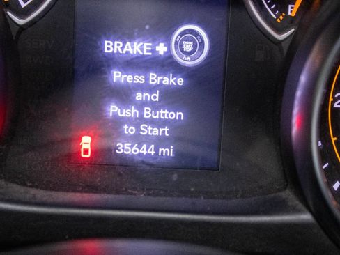 Used 2022 Jeep Gladiator Sport image 12