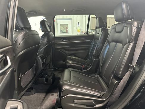Used 2023 Jeep Grand Cherokee L Limited AWD/4WD image 25