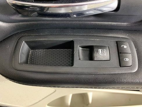 Used 2016 Dodge Grand Caravan SXT image 30