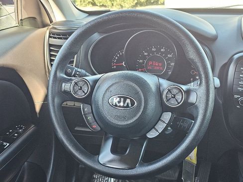 Used 2018 Kia Soul + image 25
