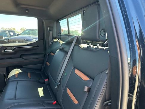 Used 2022 GMC Sierra 1500 AT4 w/ AT4 Premium Package AWD/4WD image 32