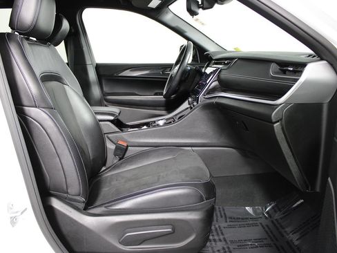 Used 2022 Jeep Grand Cherokee Altitude RWD image 27