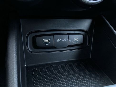 Used 2025 Hyundai Venue SEL image 25