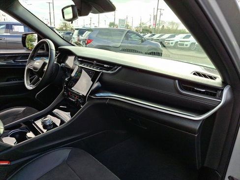 Certified 2022 Jeep Grand Cherokee Altitude image 11