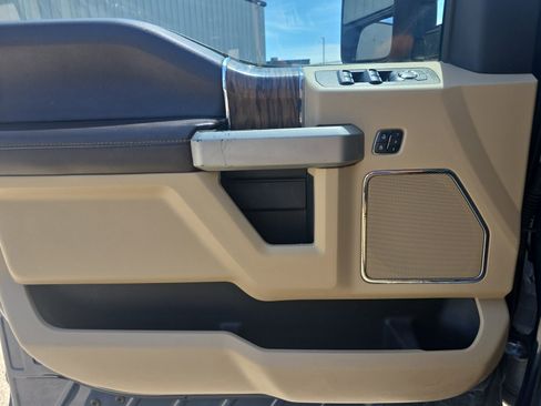 Used 2019 Ford F150 Lariat w/ Equipment Group 502A Luxury AWD/4WD image 27