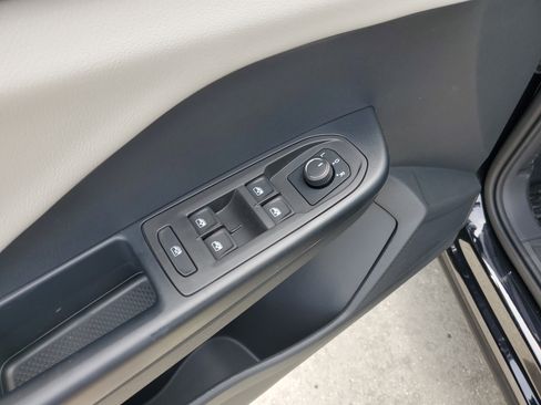 New 2025 Volkswagen Taos S image 11